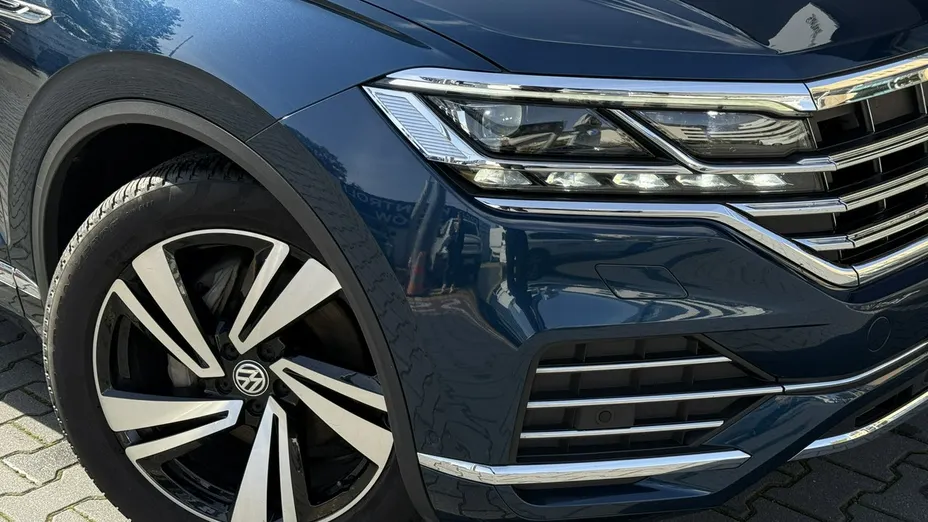 VOLKSWAGEN Touareg -