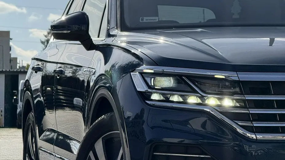 VOLKSWAGEN Touareg -