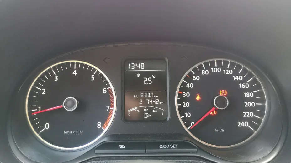 VOLKSWAGEN Polo -