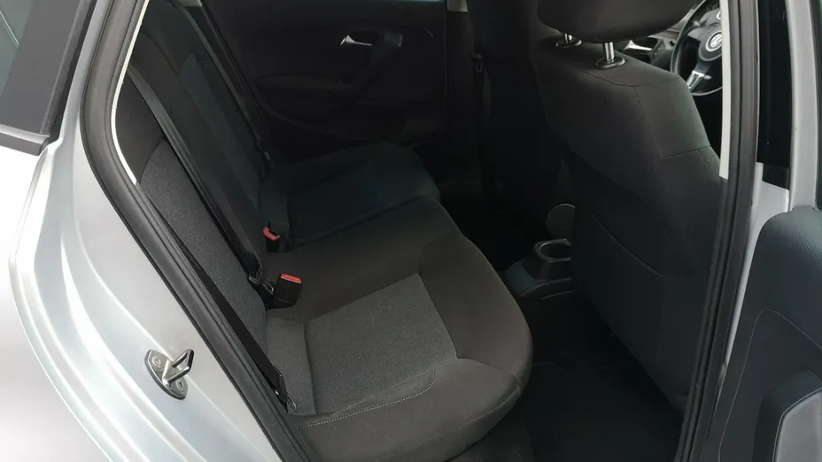 VOLKSWAGEN Polo -