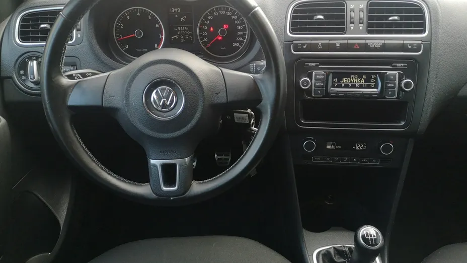 VOLKSWAGEN Polo -