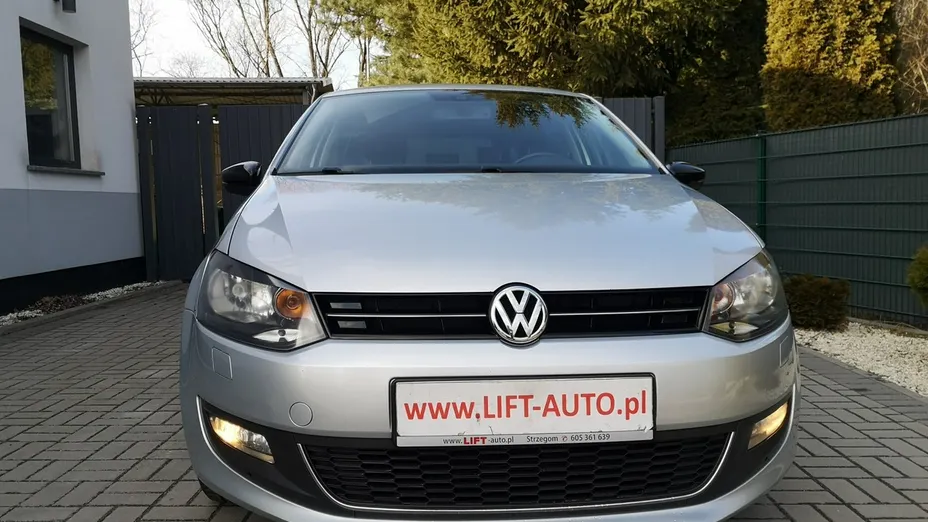 VOLKSWAGEN Polo -
