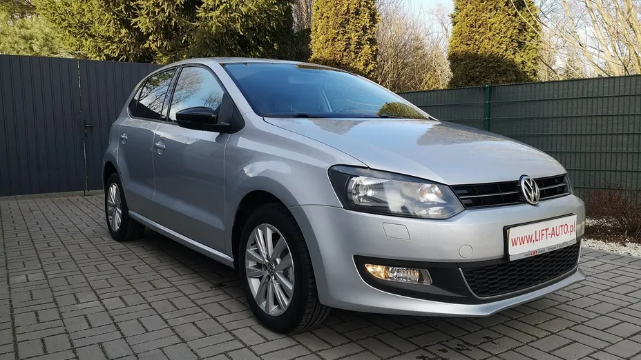 VOLKSWAGEN Polo -