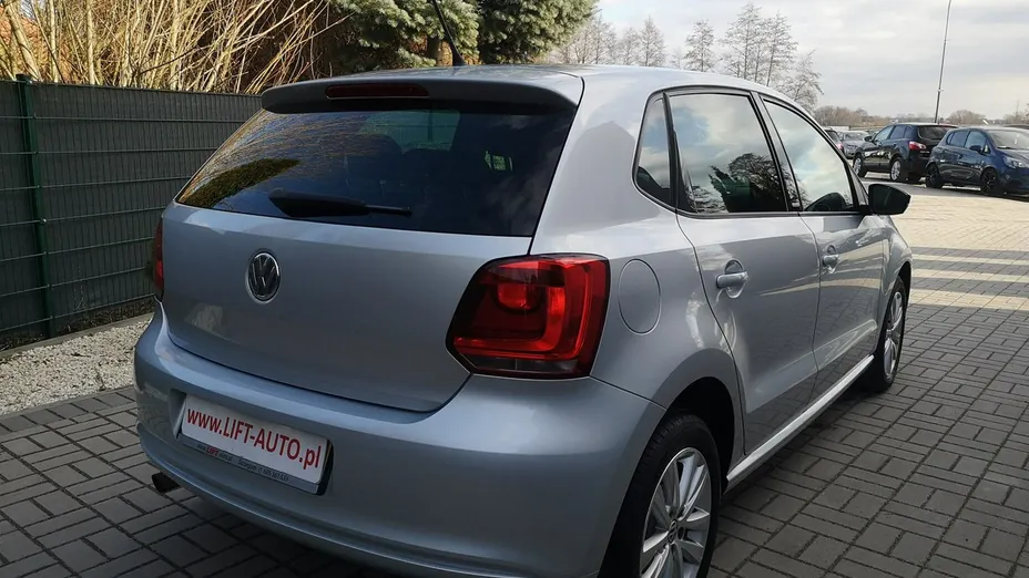 VOLKSWAGEN Polo -