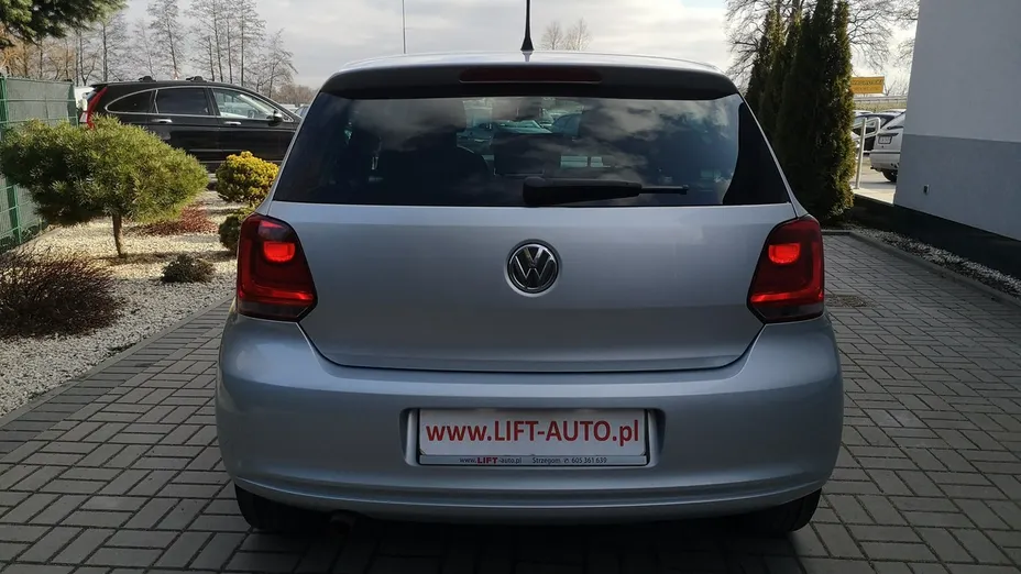 VOLKSWAGEN Polo -