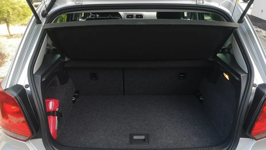 VOLKSWAGEN Polo -