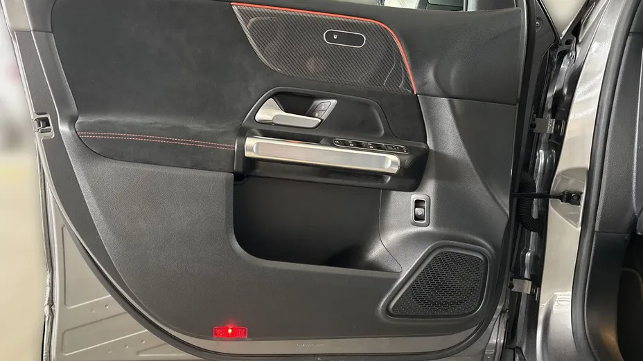 MERCEDES-BENZ GLB GLB 200 mHEV AMG Line 7G-DCT