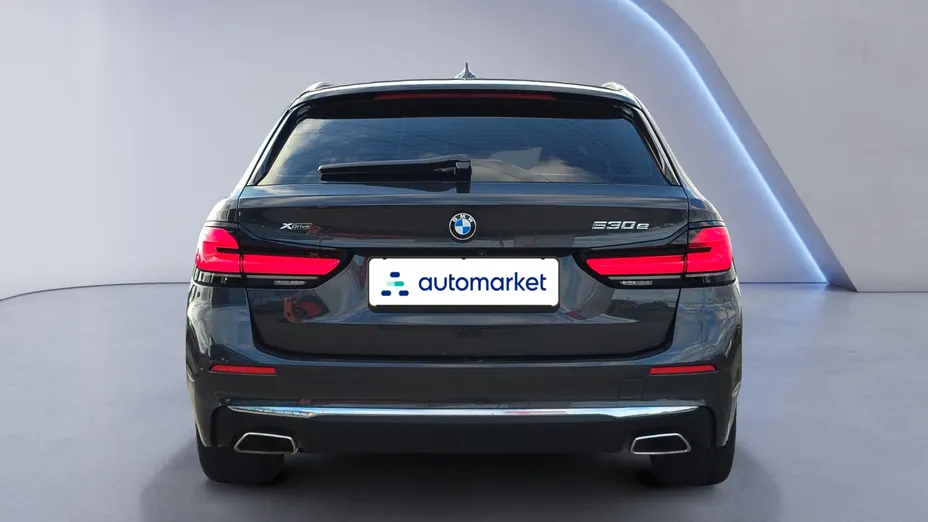 BMW Seria 5 530e xDrive Luxury Line aut