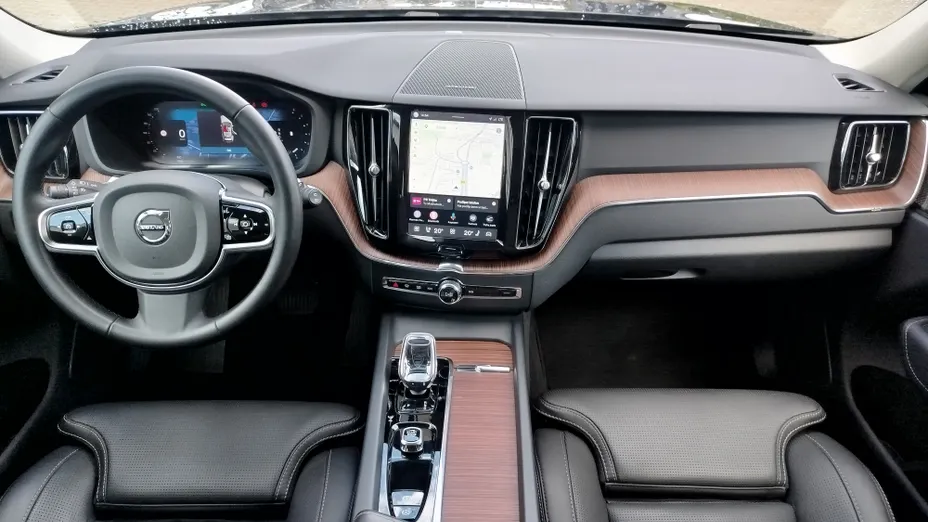 VOLVO XC60 XC60 B4 D Plus Dark aut