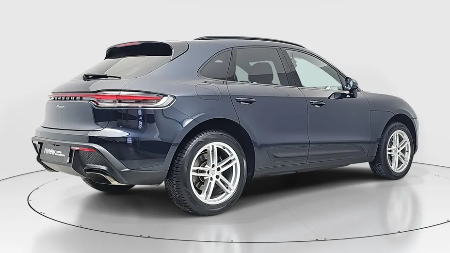 PORSCHE Macan -