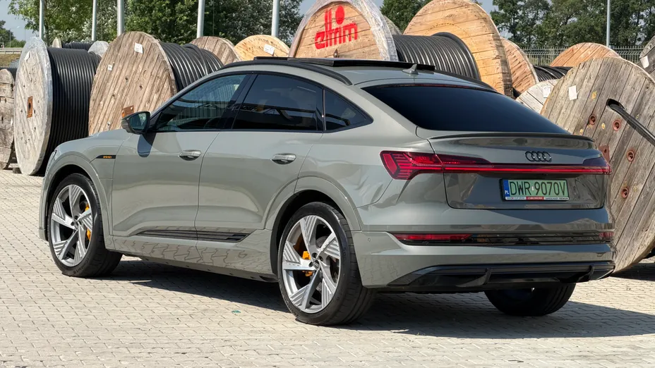 AUDI e-tron Sportback -