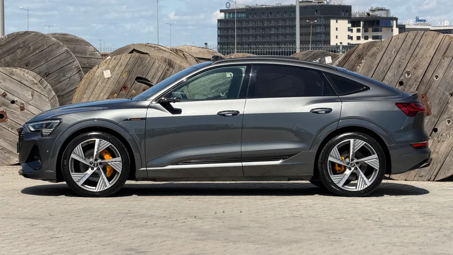 AUDI e-tron Sportback -