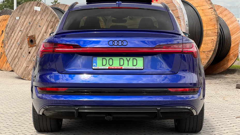 AUDI SQ8 e-tron -