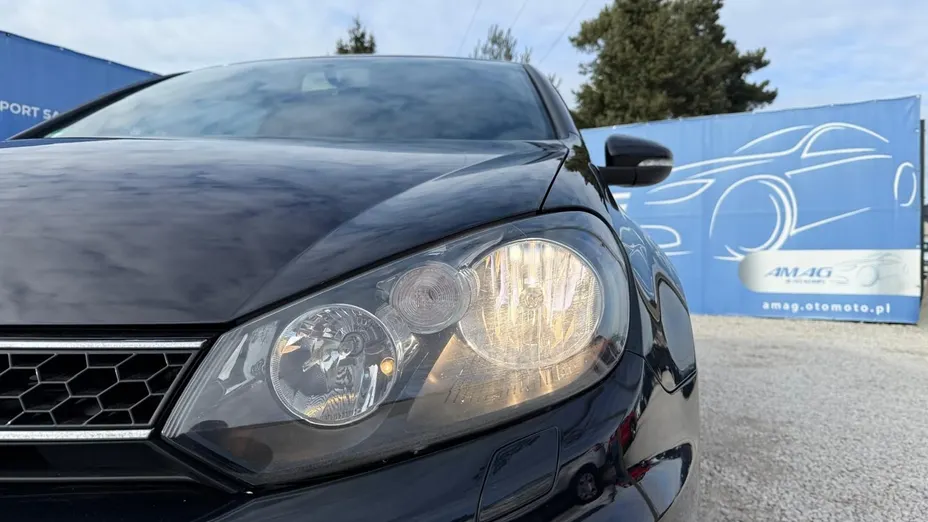 VOLKSWAGEN Golf -