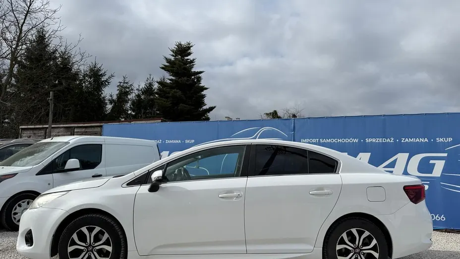 TOYOTA Avensis -