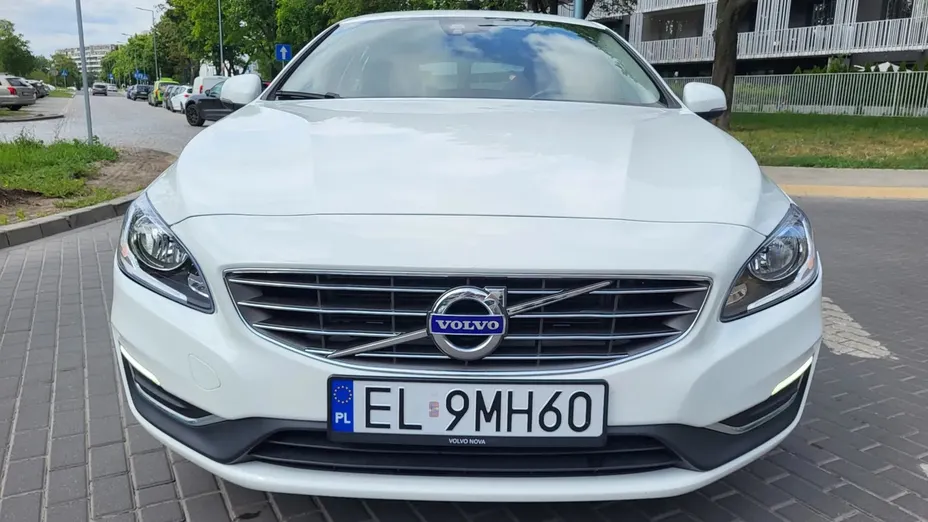 VOLVO V60 -