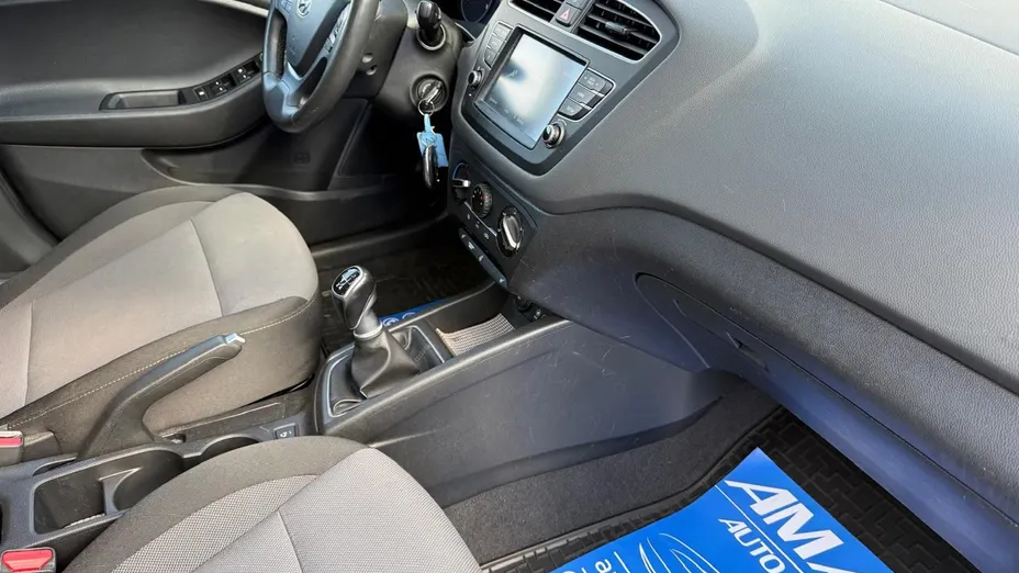HYUNDAI i20 -