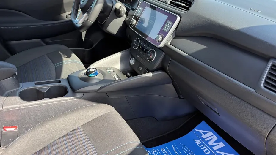 NISSAN Leaf -