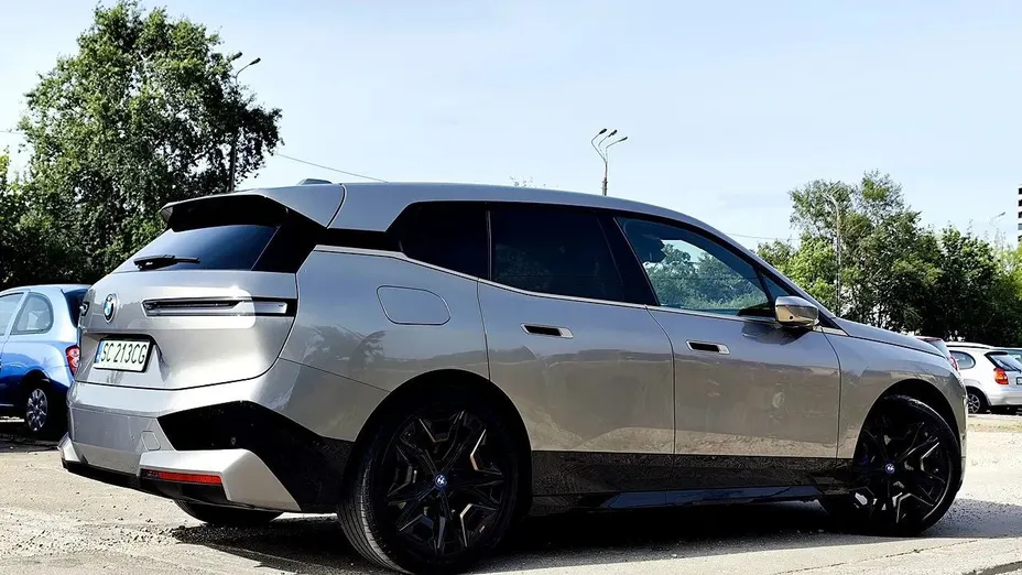 BMW iX iX xDrive40 76.6kWh Signature