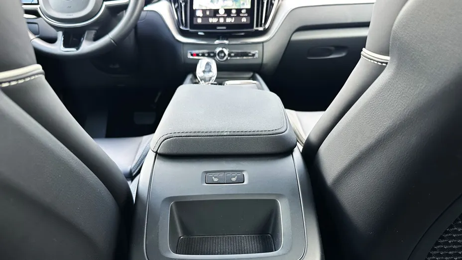 VOLVO XC60 XC60 B5 B AWD Plus Black Edition aut
