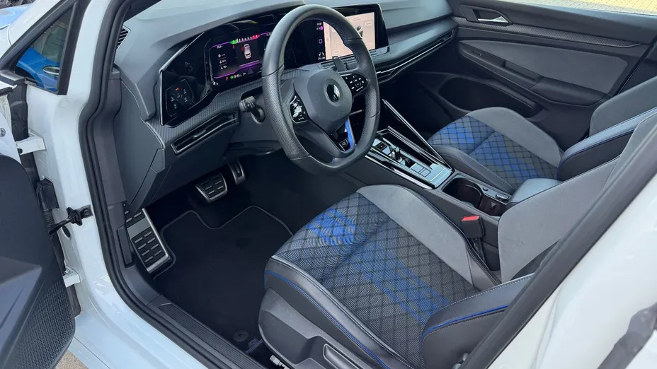 VOLKSWAGEN Golf -