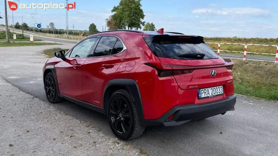LEXUS UX -