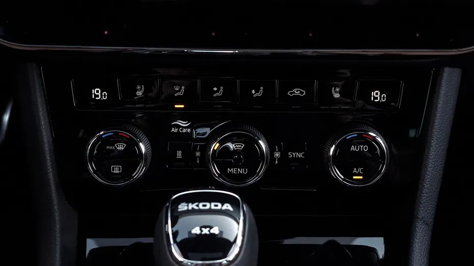 SKODA Superb Superb 2.0 TSI 4x4 L&K DSG