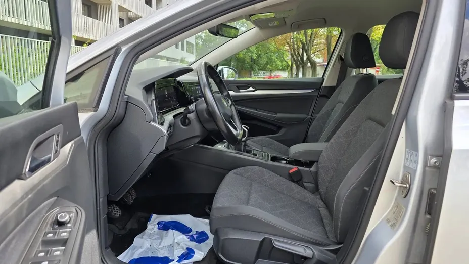 VOLKSWAGEN Golf -