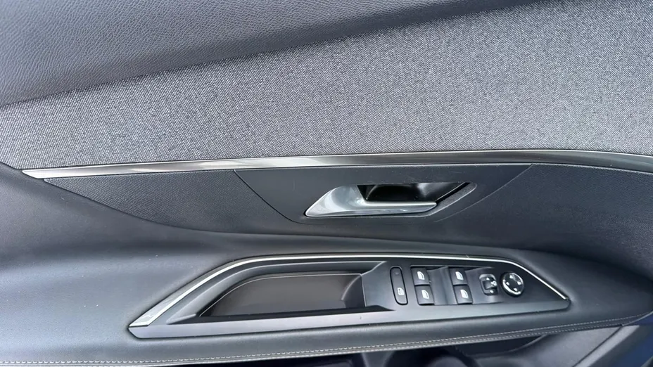 PEUGEOT 3008 -