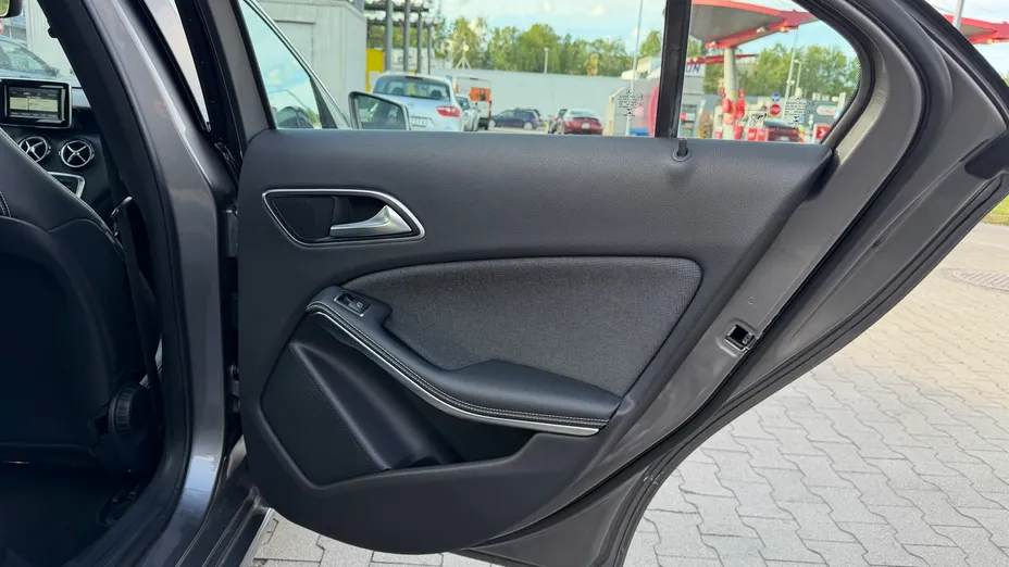 MERCEDES-BENZ A Klasa A 180 BlueEff. Edition Style