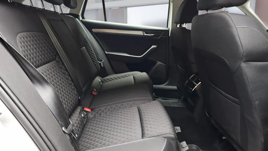 SKODA Superb Superb 2.0 TDI SCR Ambition