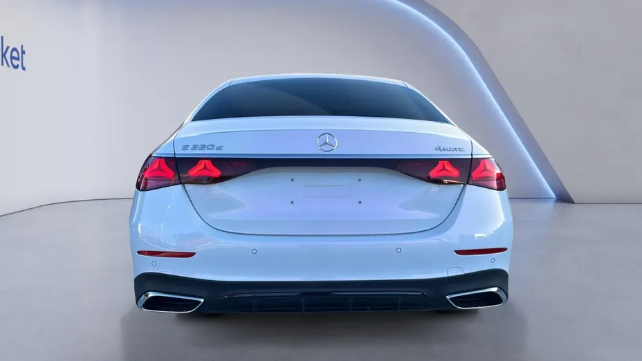 MERCEDES-BENZ E Klasa E 220 d mHEV 4-Matic AMG 9G-Tronic
