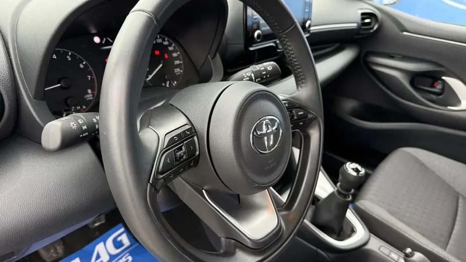 TOYOTA Yaris -