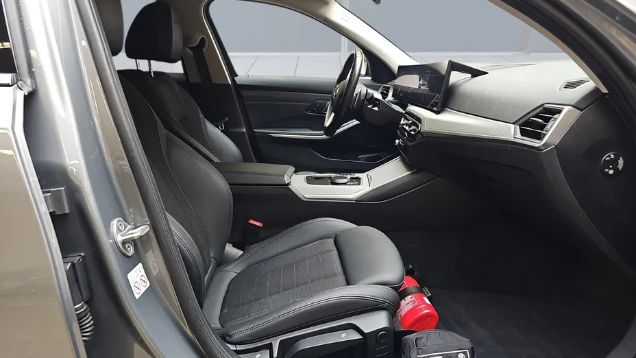 BMW Seria 3 330i xDrive aut