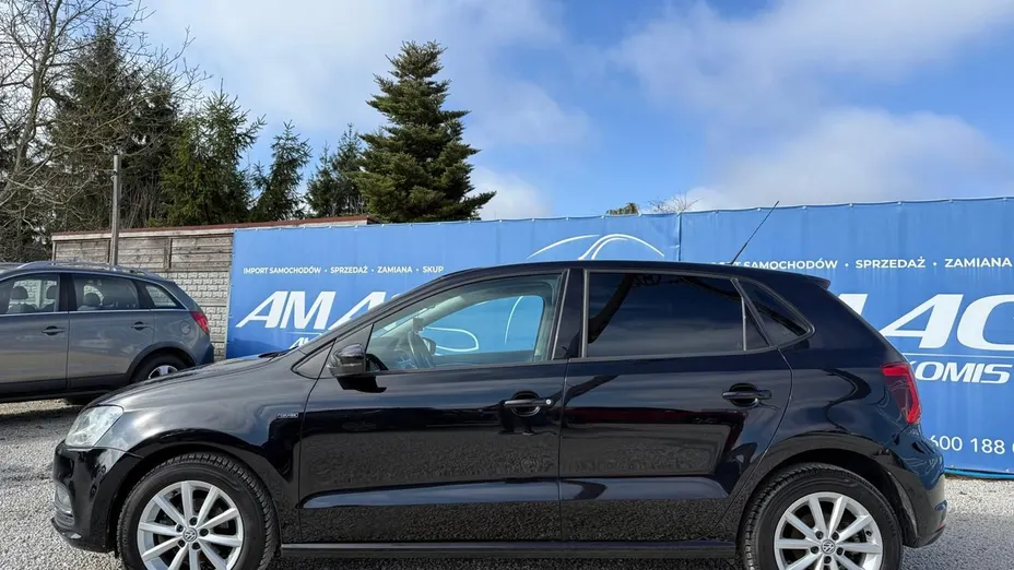 VOLKSWAGEN Polo -