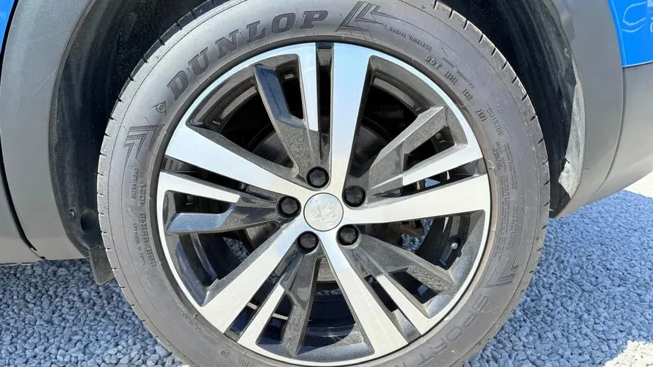PEUGEOT 3008 -