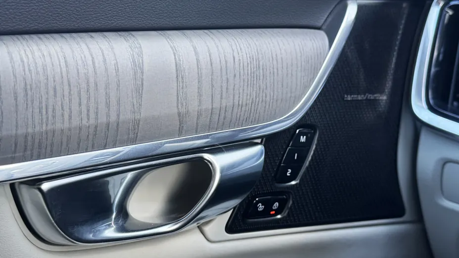 VOLVO V90 V90 T8 AWD Plug-In Hybrid Plus Dark aut
