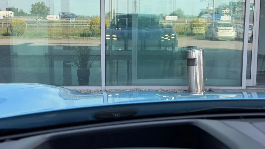 PORSCHE Taycan -
