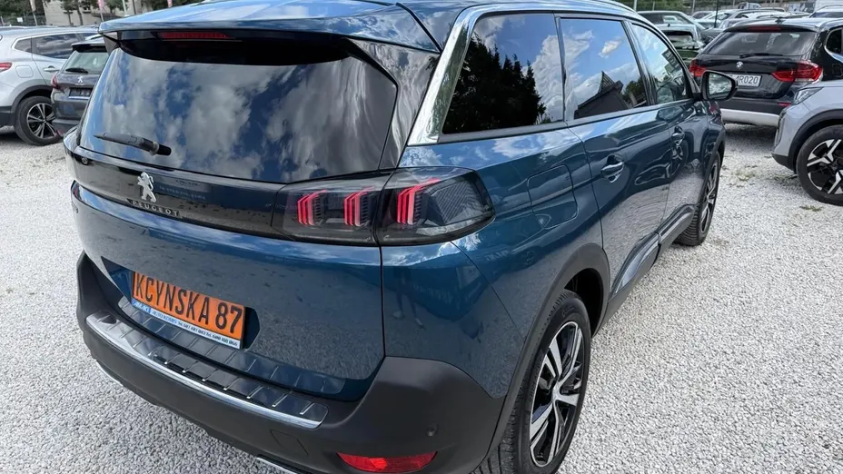 PEUGEOT 5008 -