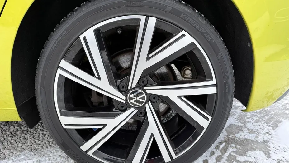 VOLKSWAGEN Golf -