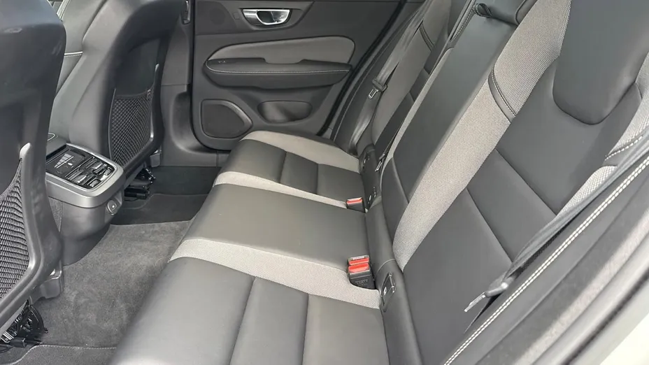 VOLVO V60 -