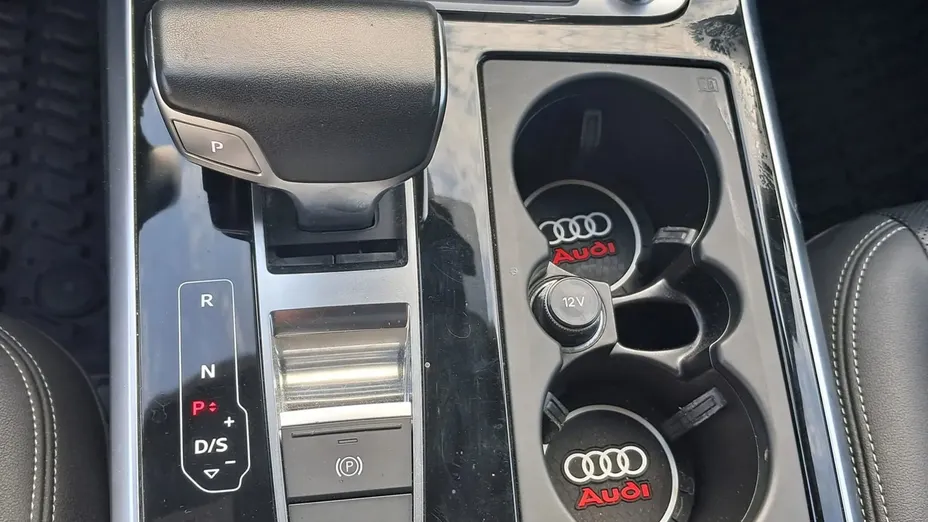 AUDI Q8 -