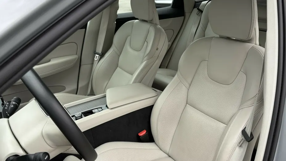 VOLVO XC60 XC60 B4 D AWD Plus Dark aut