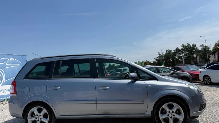 OPEL Zafira -
