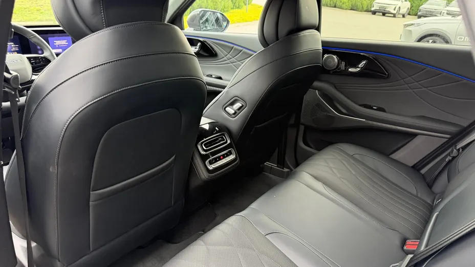 OMODA Omoda 9 Omoda 9 1.5 Super Hybrid Exclusive AWD