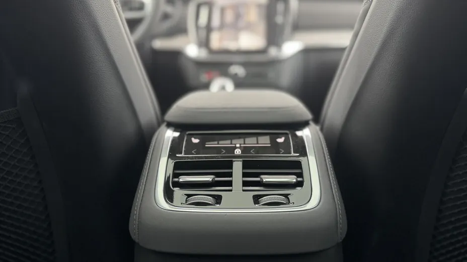 VOLVO XC90 XC90 T8 AWD Plug-In Hybrid Ultra Dark 7os aut