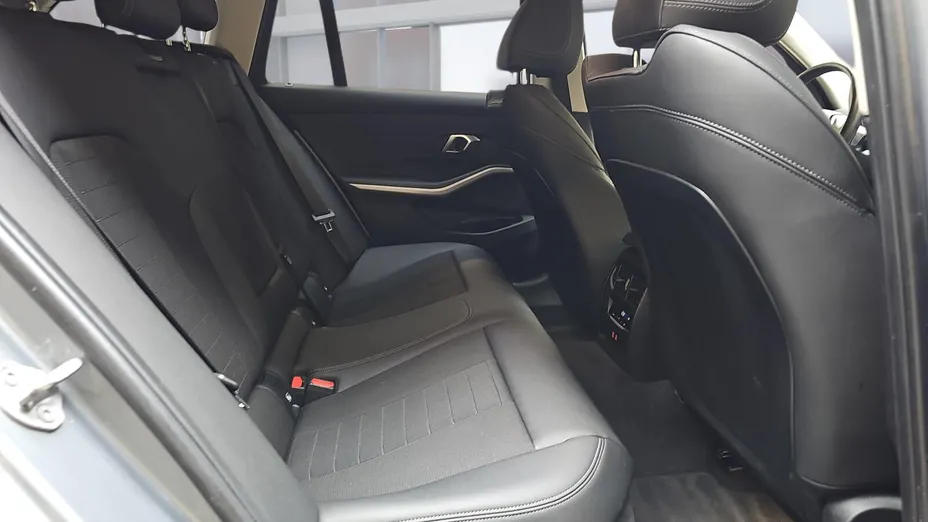 BMW Seria 3 330i xDrive aut