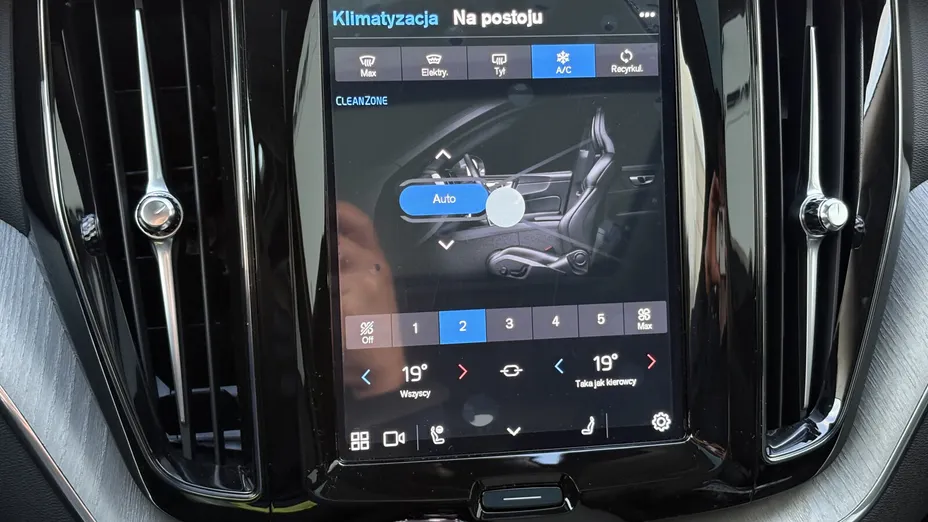 VOLVO XC60 XC60 T6 Plug-In Hybrid AWD Plus Dark aut