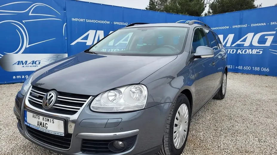 VOLKSWAGEN Golf -