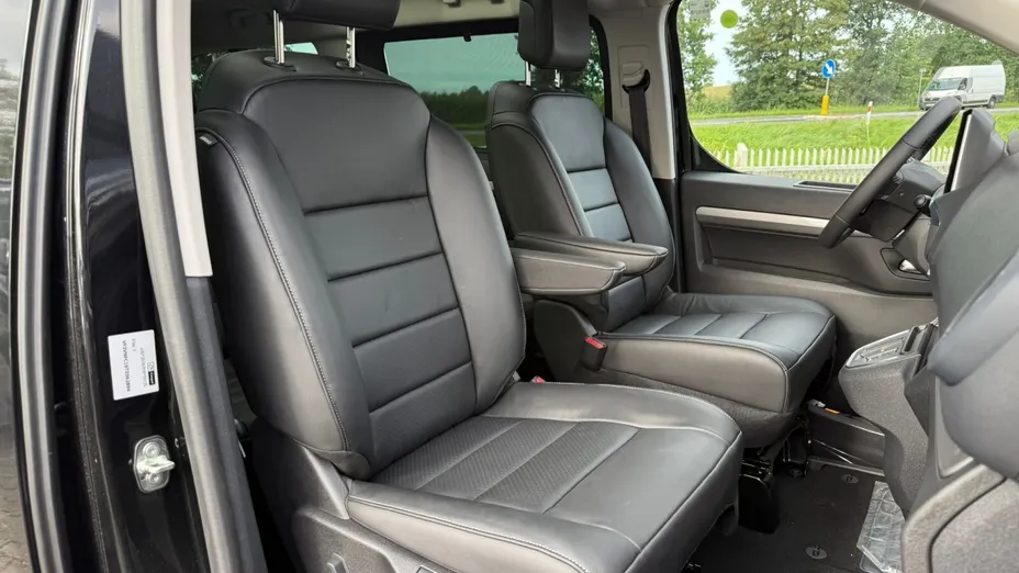 PEUGEOT Traveller Traveller 2.2 BlueHDi Long Business VIP EAT8 Nowy